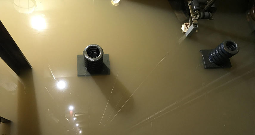 Svuotamento vani ascensore allagati a Roma